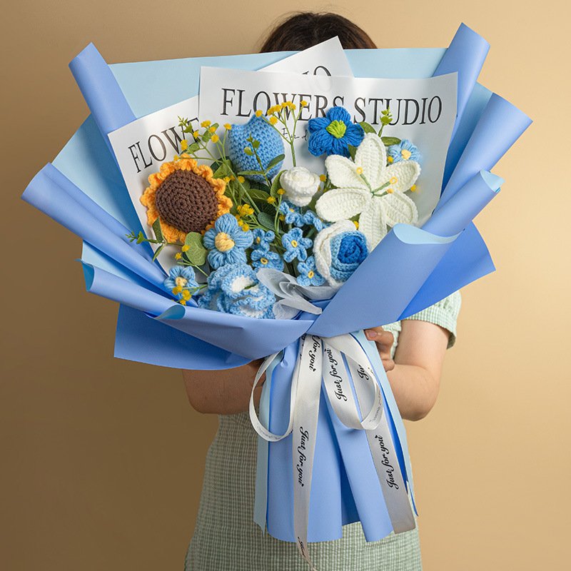 074f8ec1-8fc3-4b35-916b-3edafe464b4d.jpg Knitted Wool Bouquet Finished Product - Image 1